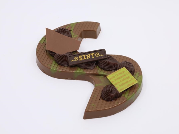 Dubai choc. letter